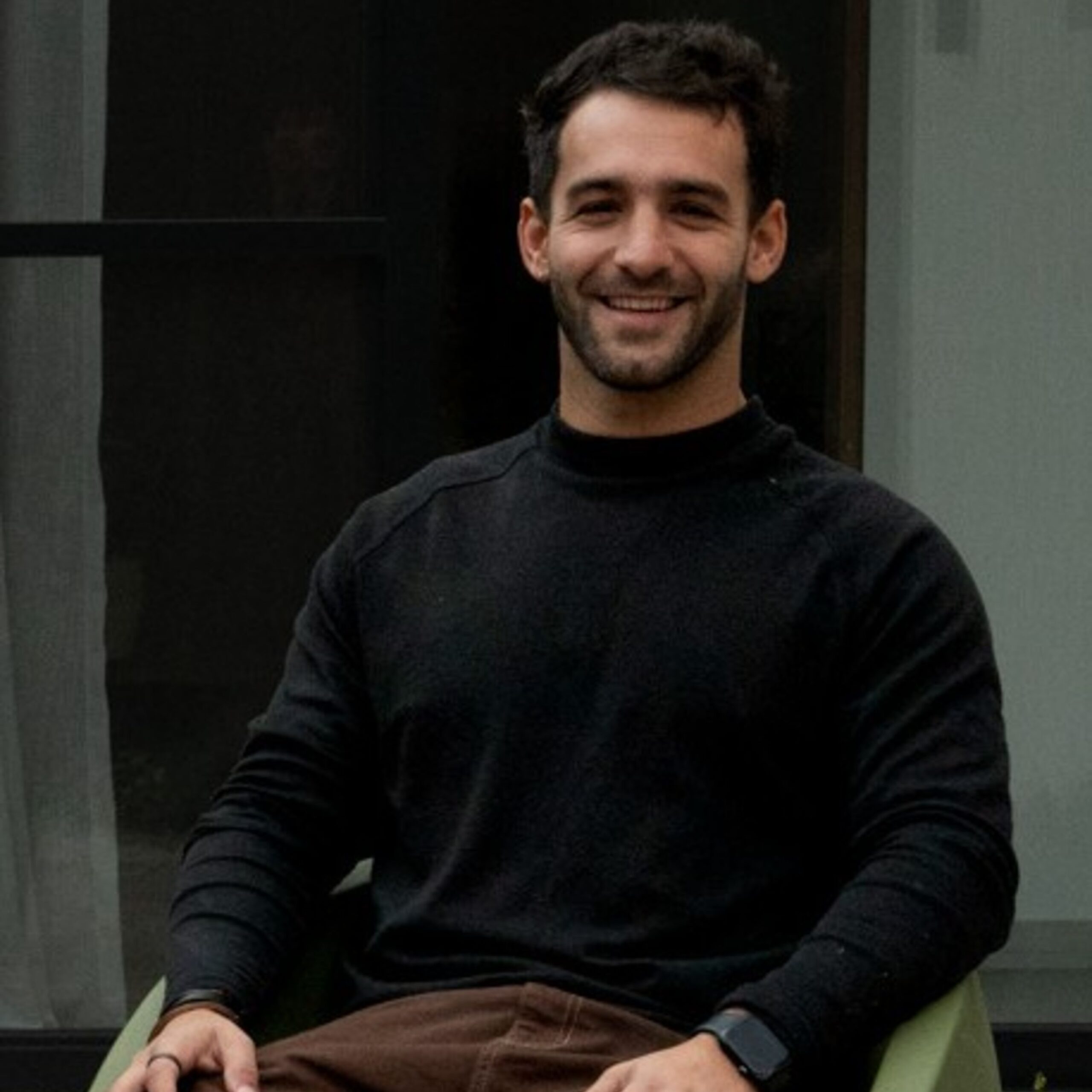 Jalil Estevez, Tomas